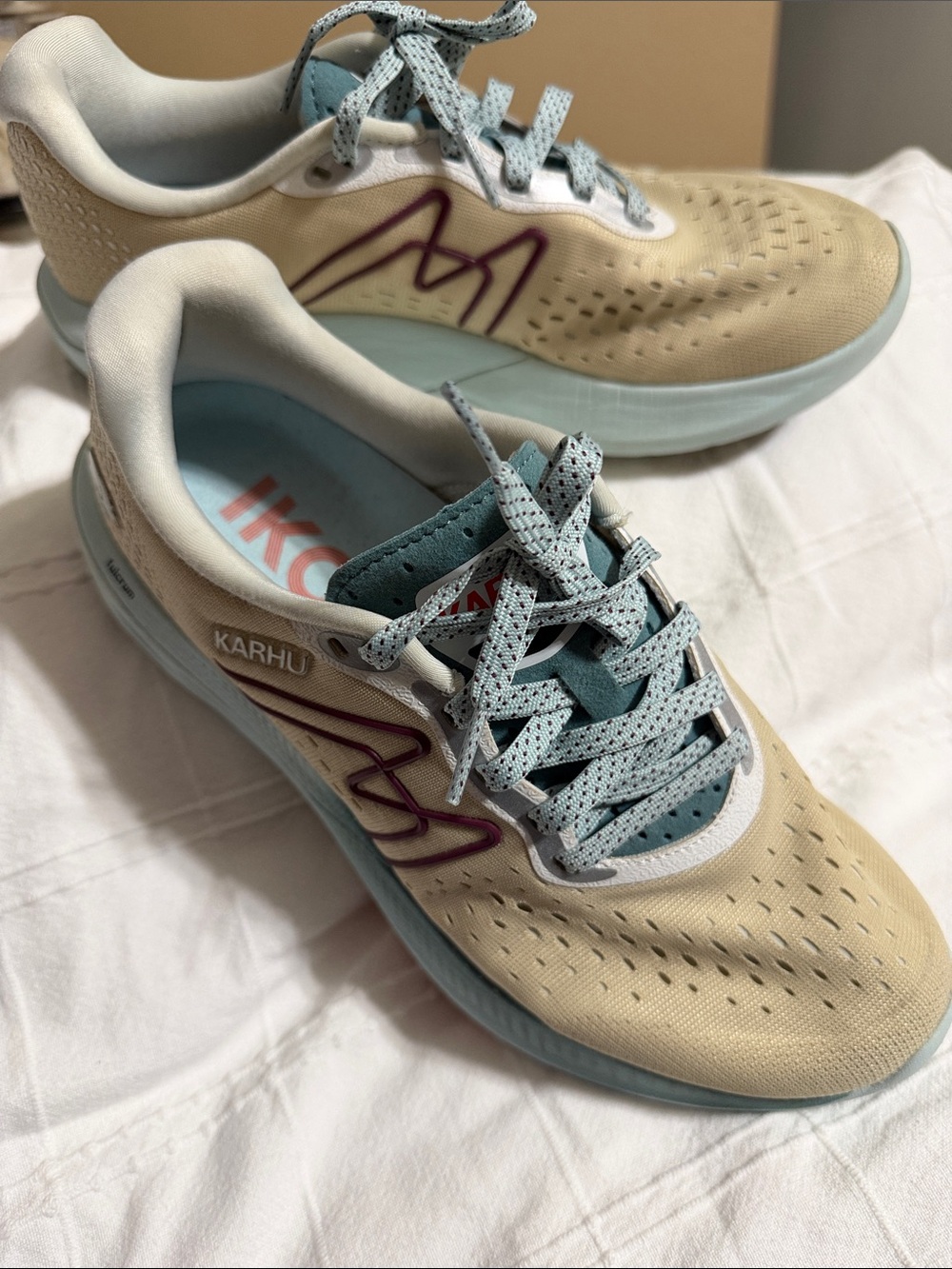 Karhu Women's Light Blue and Beige Athletic Running Shoes